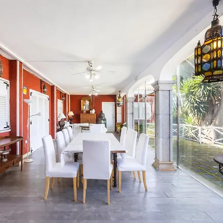빌라 Home2book Colonial Luxury With Pool